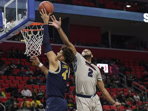 Isaiah Livers (4)
