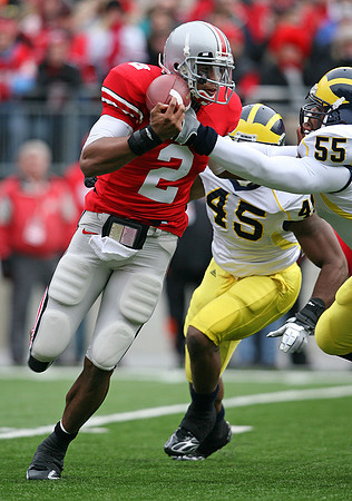 Obi Ezeh (45) and Brandon Graham (55)