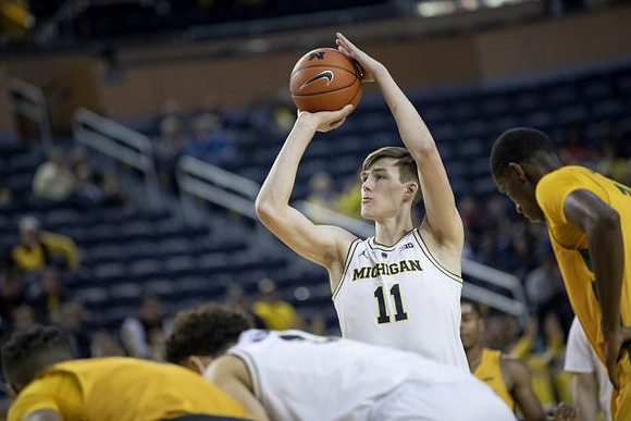 Jordan Poole (2) and Colin Castleton (11)