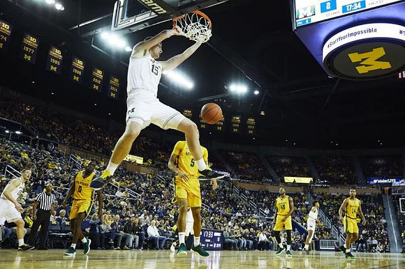 Jon Teske (15), Ignas Brazdeikis (13), and Jordan Poole (2)