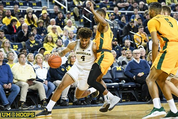 Isaiah Livers (4)