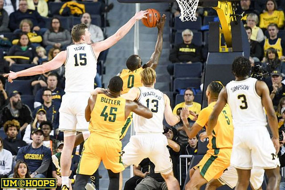 Jon Teske (15), Ignas Brazdeikis (13), and Zavier Simpson (3)