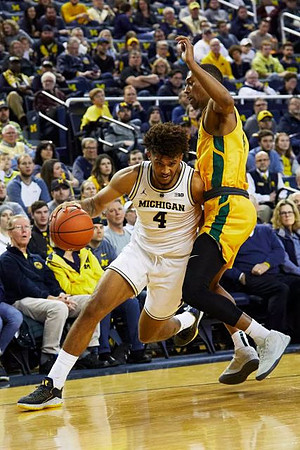 Isaiah Livers (4)