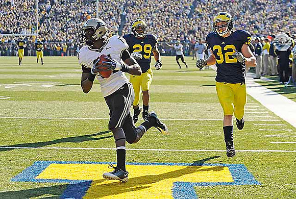 Troy Woolfolk (29) and Jordan Kovacs (32)