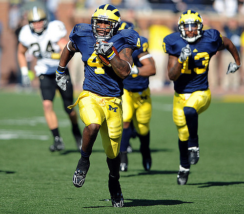 Brandon Minor (4) and Greg Mathews (13)