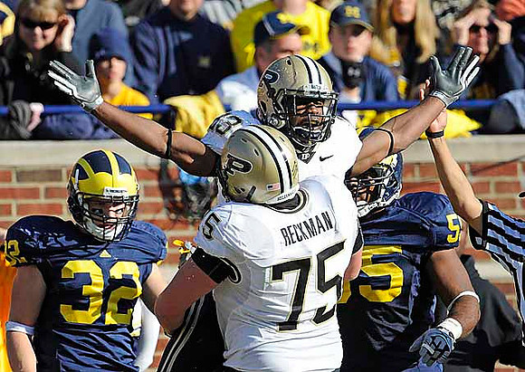 Jordan Kovacs (32) and Brandon Graham (55)