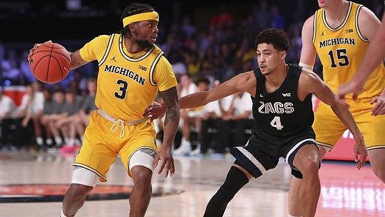 Zavier Simpson (3) and Jon Teske (15)