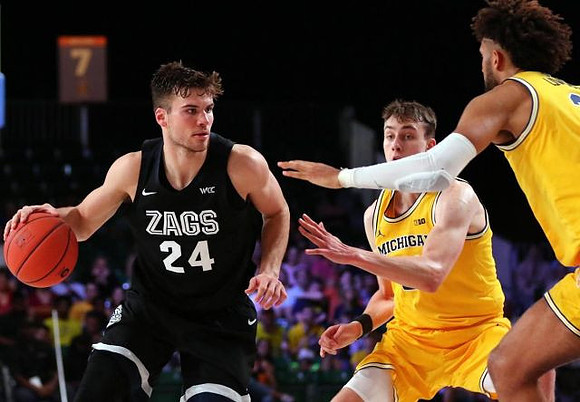 Franz Wagner (21) and Isaiah Livers (2)