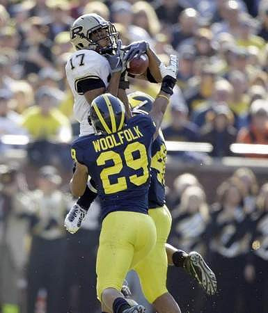 Troy Woolfolk (29) and Michael Williams (40)
