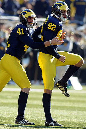 Zoltan Mesko (41) and Jason Olesnavage (92)