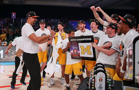 Juwan Howard and Michigan Team