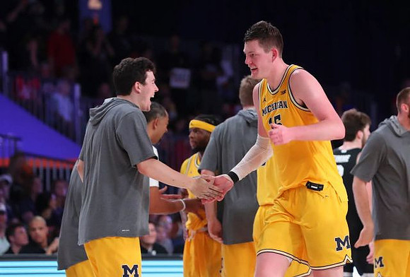 C.J. Baird (24), Juwan Howard, Zavier Simpson (3), and Jon Teske (15)