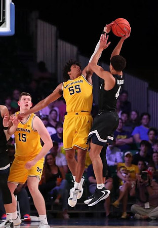 Jon Teske (15) and Eli Brooks (55)