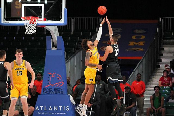 Jon Teske (15) and Isaiah Livers (2)
