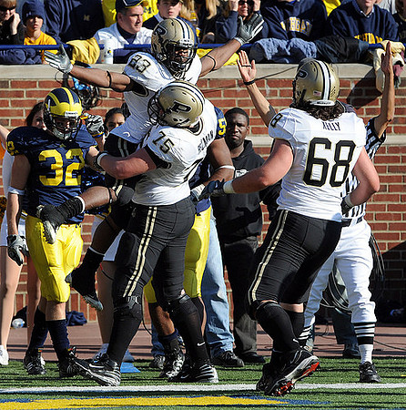 Jordan Kovacs (32) and Brandon Graham (55)