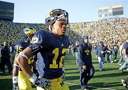 Michael Cox (15) and Roy Roundtree (12)