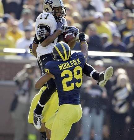 Troy Woolfolk (29) and Michael Williams (40)