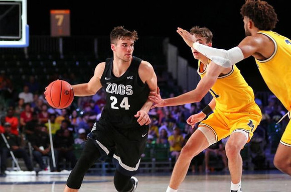 Franz Wagner (21) and Isaiah Livers (2)