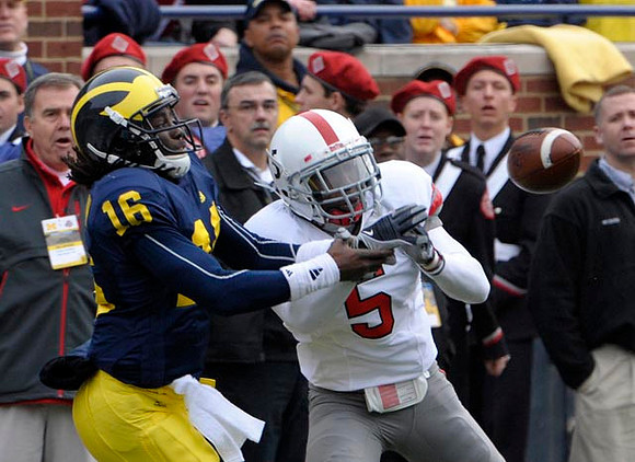 Denard Robinson (16)