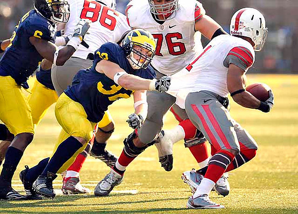 Donovan Warren (6) and Jordan Kovacs (32)