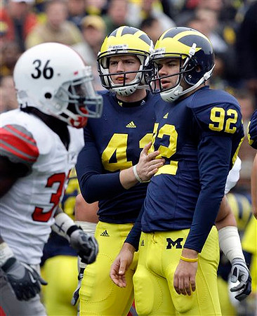 Zoltan Mesko (41) and Jason Olesnavage (92)