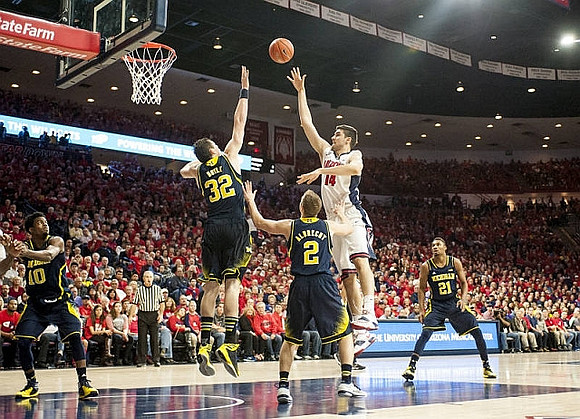 Derrick Walton Jr. (10), Ricky Doyle (32), Spike Albrecht (2), and Zak Irvin (21)