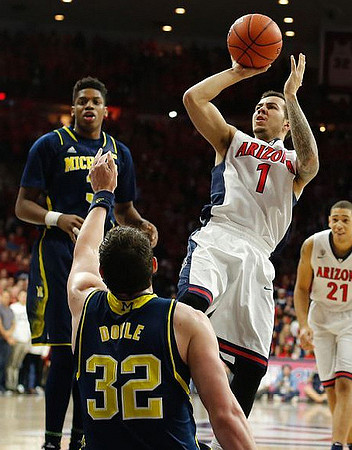 Kameron Chatman (3) and Ricky Doyle (32)