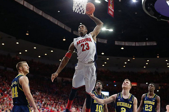Max Bielfeldt (44), Derrick Walton Jr. (10), Spike Albrecht (2), and Caris LeVert (23)