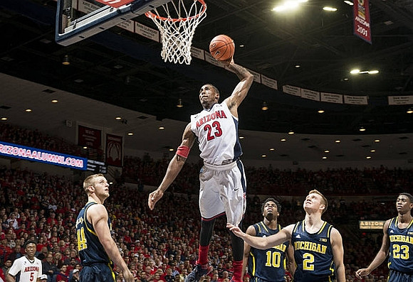 Max Bielfeldt (44), Derrick Walton Jr. (10), Spike Albrecht (2), and Caris LeVert (23)