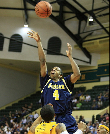 Darius Morris (4)