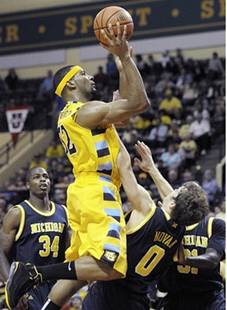 DeShawn Sims (34), Zack Novak (0), and Laval Lucas-Perry (31)