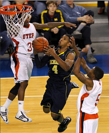 Darius Morris (4)