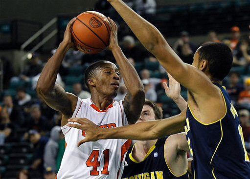 Zack Novak (0) and Jon Horford (15)