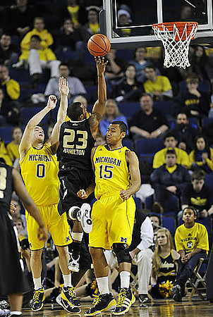 Zack Novak (0) and Jon Horford (15)