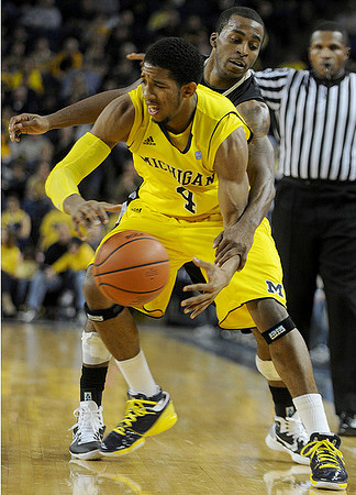 Darius Morris (4)