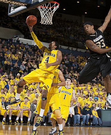 Darius Morris (4) and Stu Douglass (1)