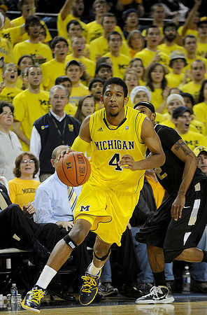 Darius Morris (4)