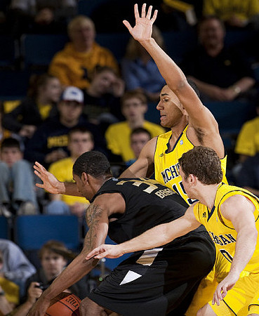 Jon Horford (15) and Zack Novak (0)