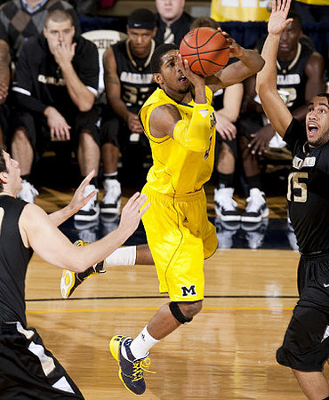 Darius Morris (4)
