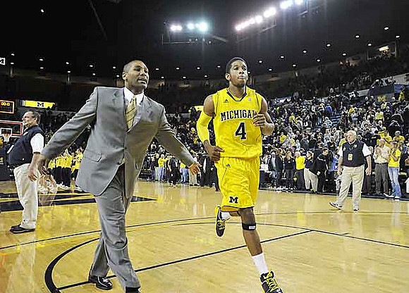 LaVall Jordan and Darius Morris (4)
