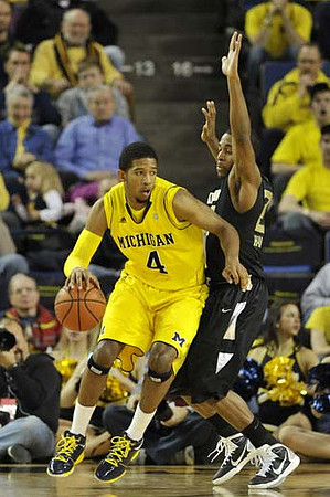 Darius Morris (4)