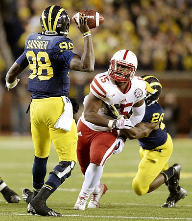 Devin Gardner (98) and Fitzgerald Toussaint (28)