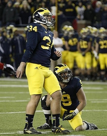 Brendan Gibbons (34) and Drew Dileo (9)