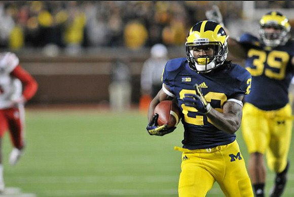 Dennis Norfleet (23) and Sione Houma (39)