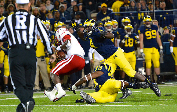 Cameron Gordon (4) and Taco Charlton (33)