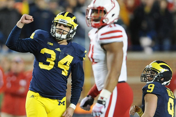 Brendan Gibbons (34) and Drew Dileo (9)