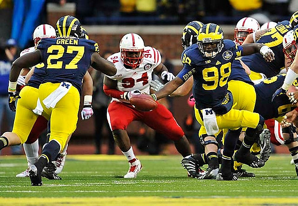 Derrick Green (27), Devin Gardner (98), and Taylor Lewan (77)