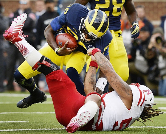 Devin Gardner (98) and Fitzgerald Toussaint (28)