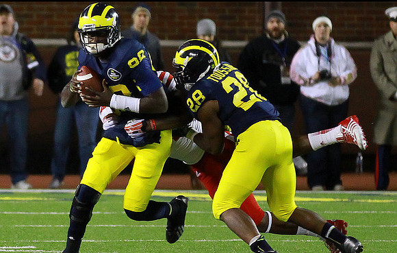 Devin Gardner (98) and Fitzgerald Toussaint (28)