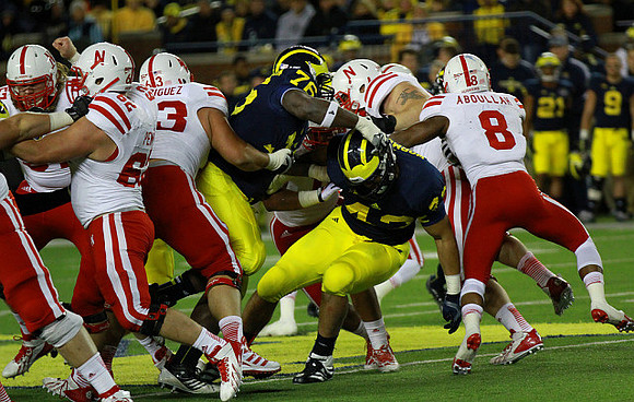 Quinton Washington (76) and Chris Wormley (43)